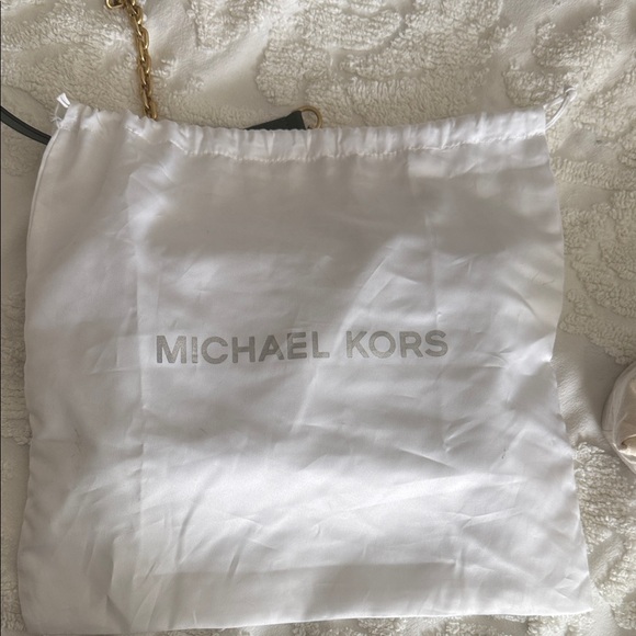 Michael Kors Green Crossbody Bag with Gold Chain - Picture 9 of 11